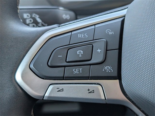 Used 2023 Volkswagen Tiguan SE w/ Panoramic Sunroof Package image 23