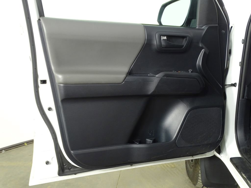 Used 2019 Toyota Tacoma SR w/ SX Package image 15