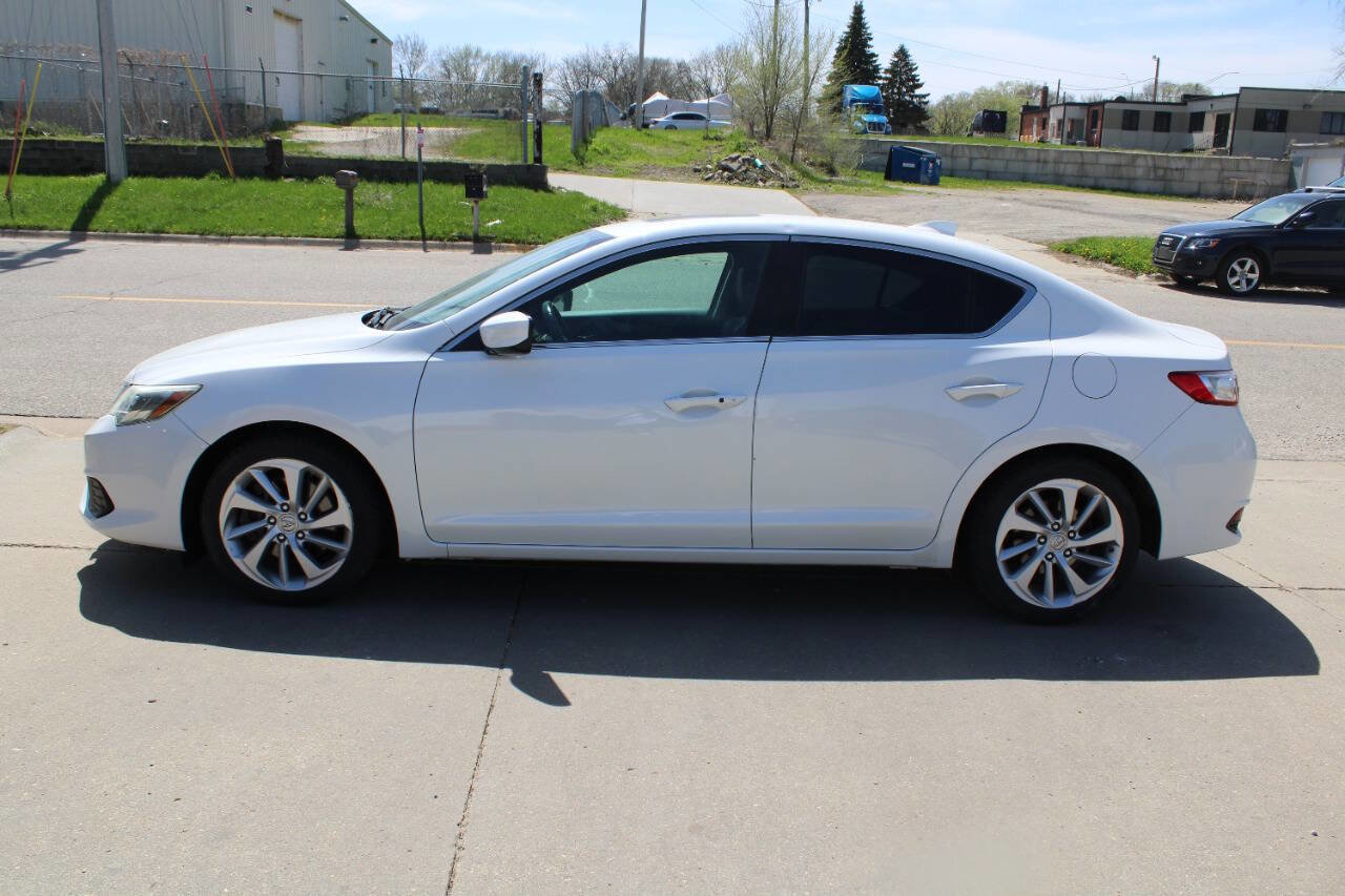 Used 2017 Acura ILX FWD image 3