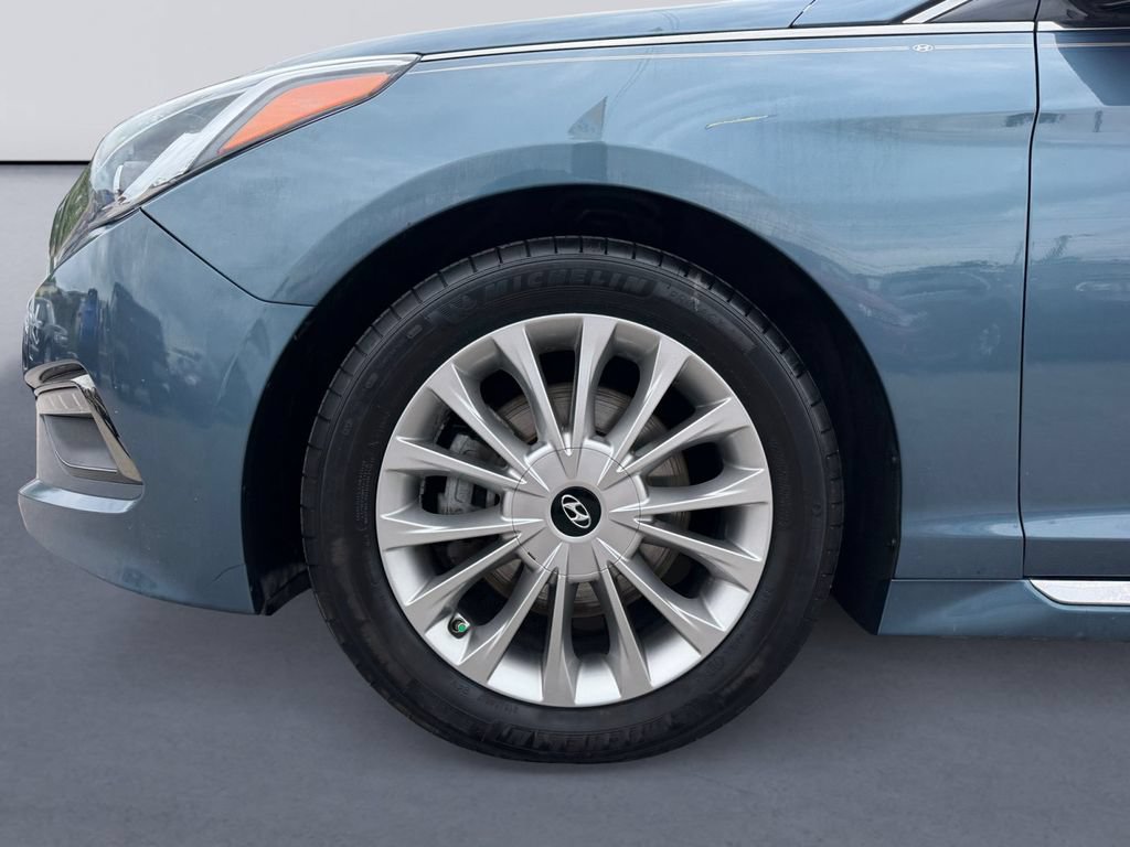 Used 2015 Hyundai Sonata Limited w/ Option Group 05 FWD image 9