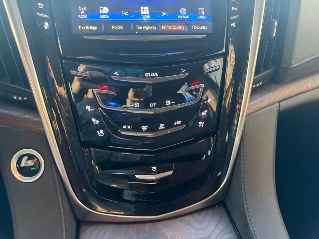 Used 2020 Cadillac Escalade Premium Luxury image 31