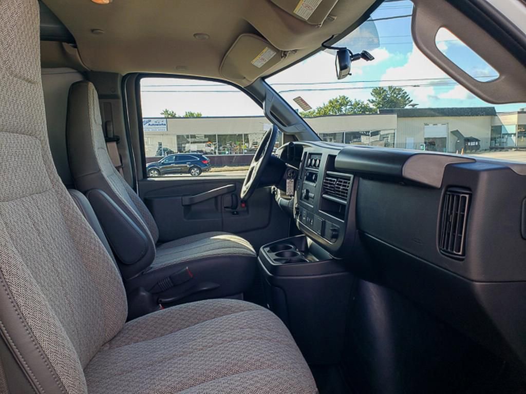New 2025 GMC Savana 3500 Extended w/ Driver Convenience Package image 13