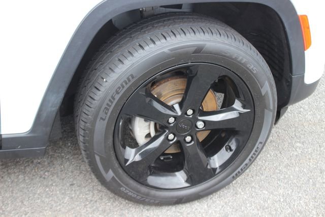 Used 2023 Jeep Grand Cherokee Altitude image 35