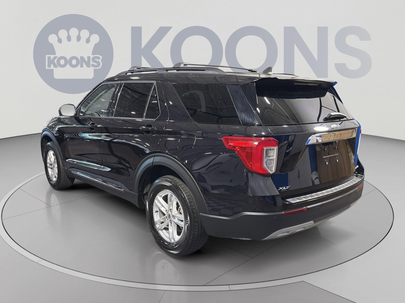 Used 2023 Ford Explorer XLT w/ Equipment Group 202A AWD/4WD image 4