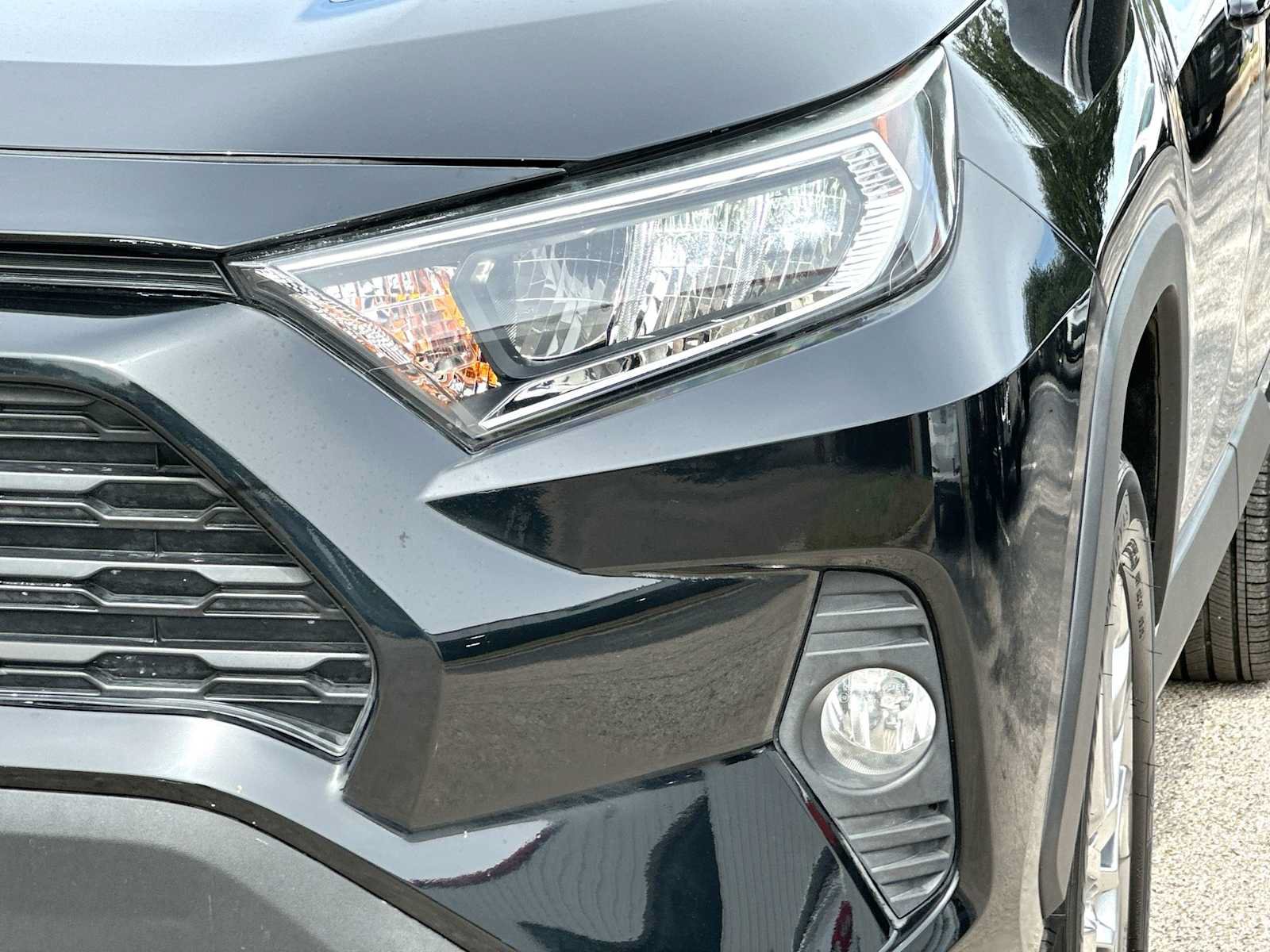 Used 2020 Toyota RAV4 XLE Premium FWD image 16