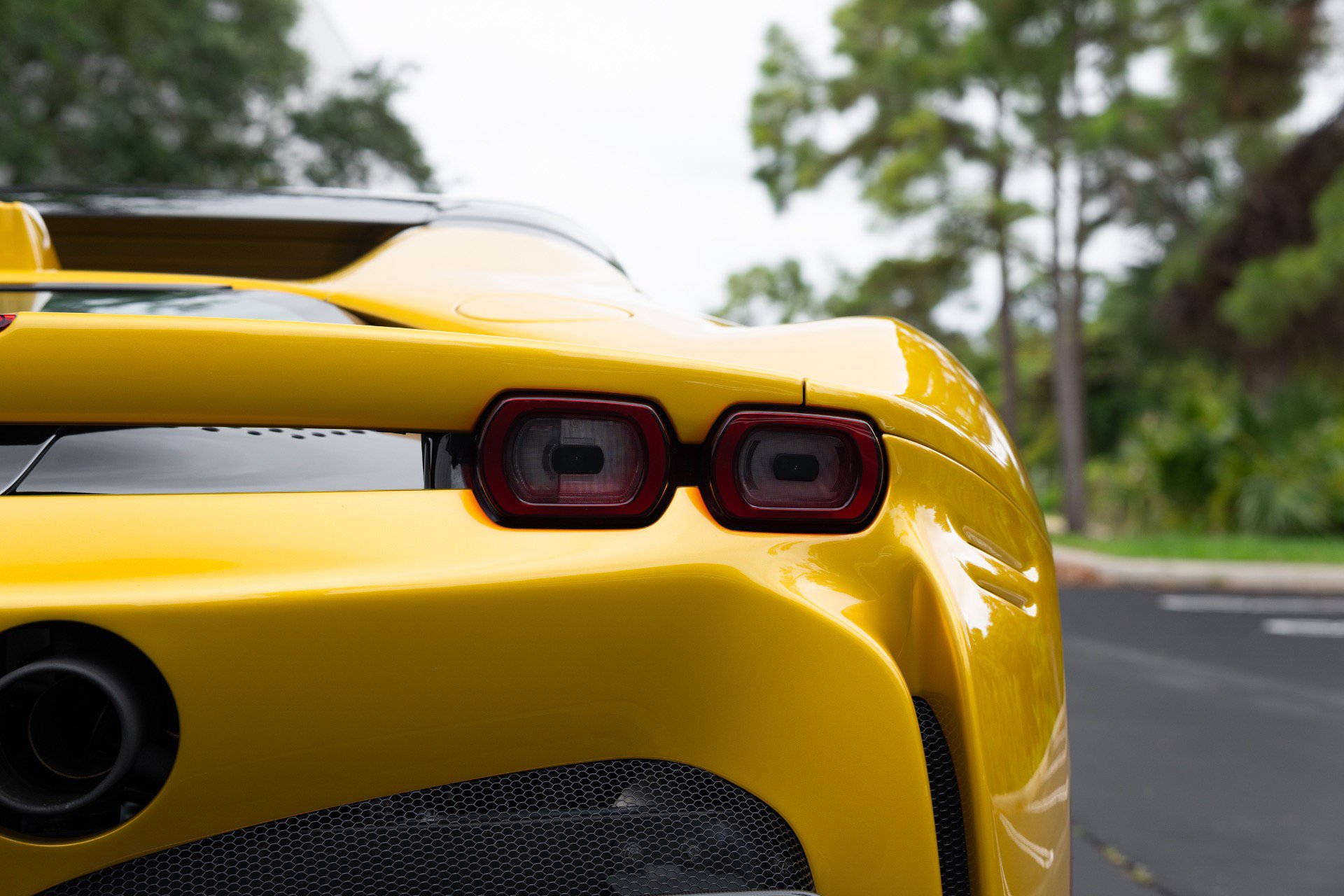 Used 2022 Ferrari SF90 Spider AWD/4WD image 23