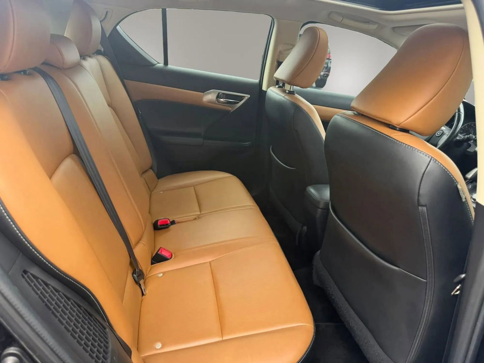 Used 2015 Lexus CT 200h FWD image 39