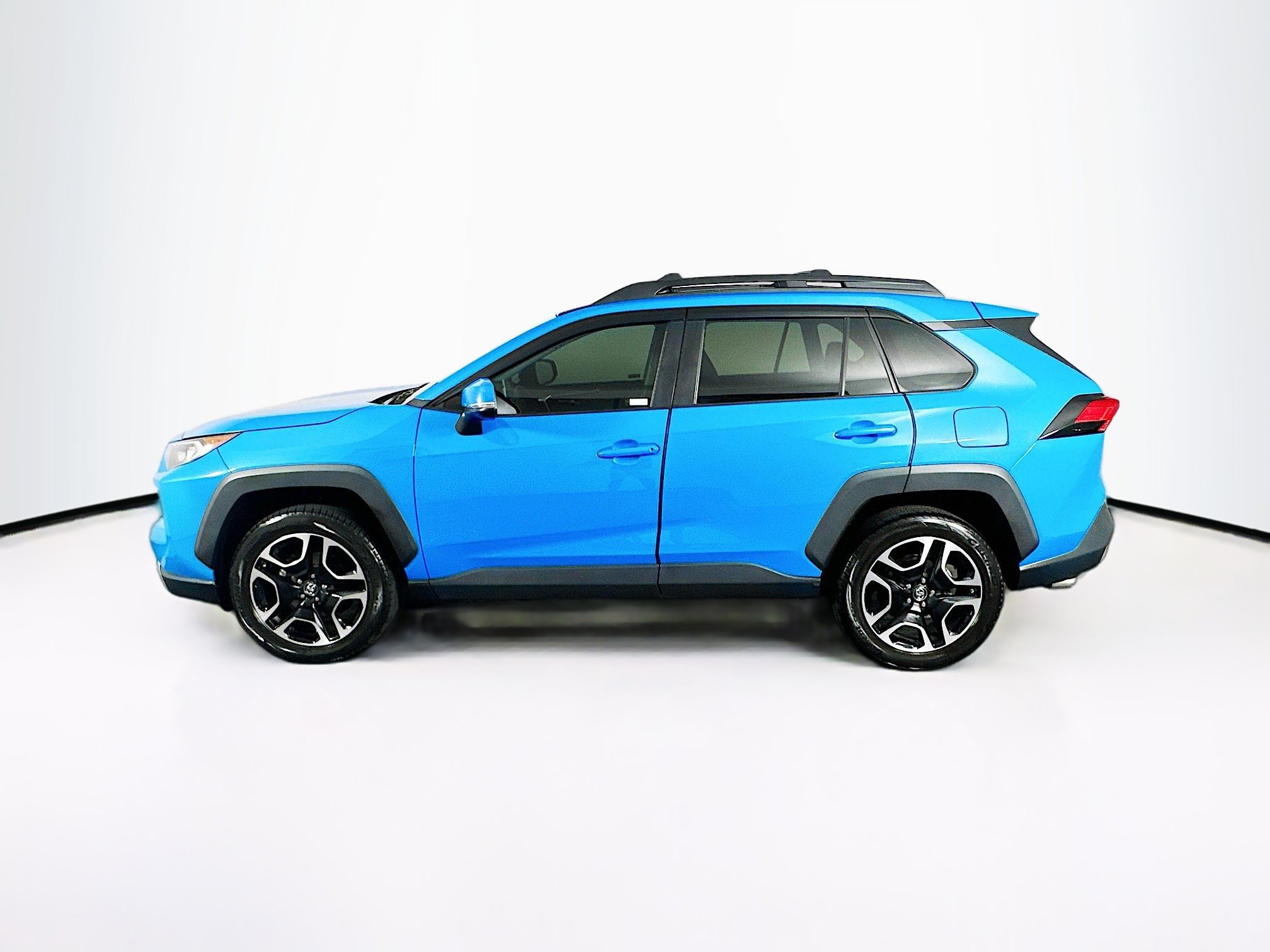 Used 2019 Toyota RAV4 Adventure AWD/4WD image 4
