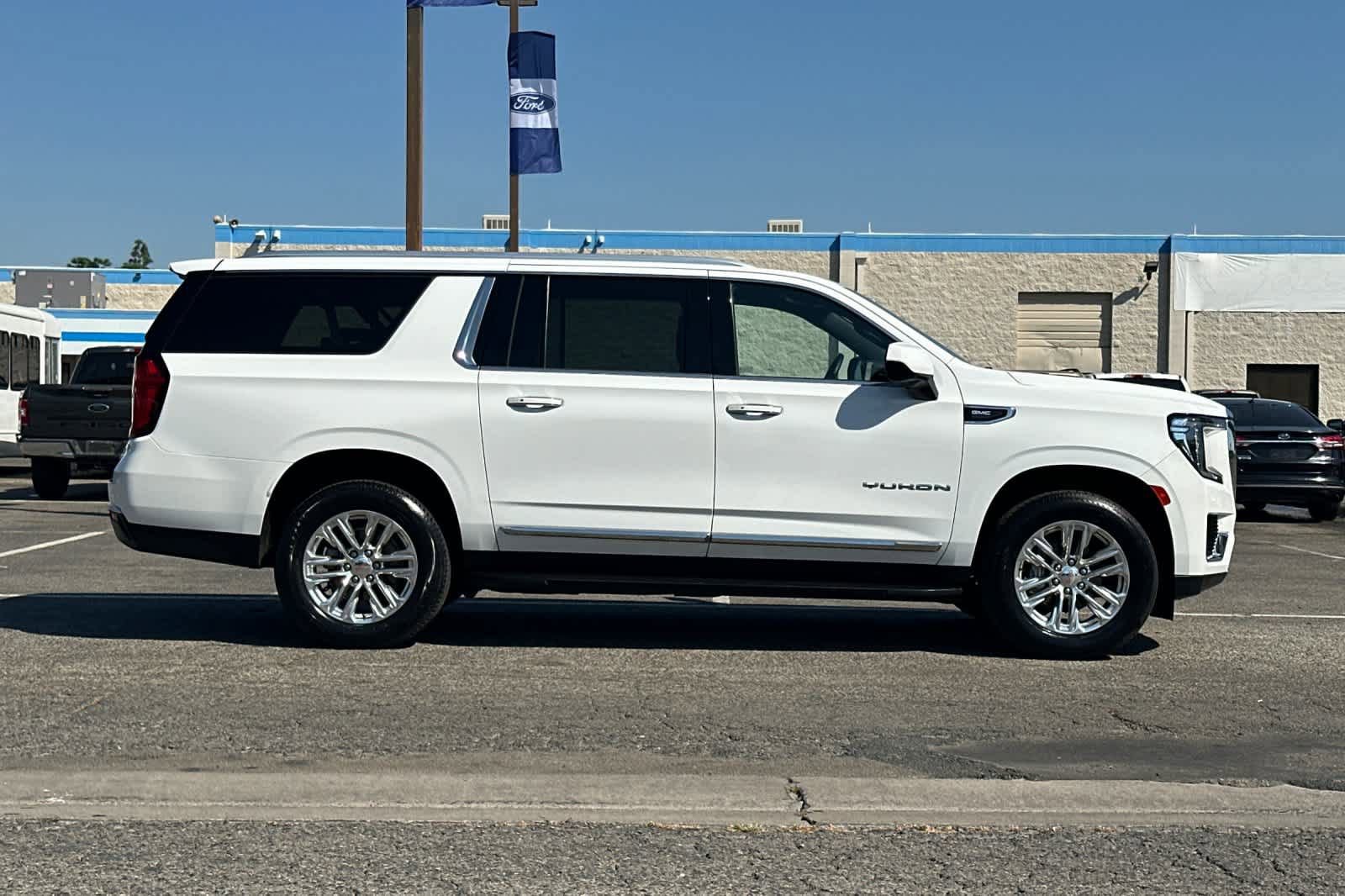 Used 2024 GMC Yukon XL SLT image 9
