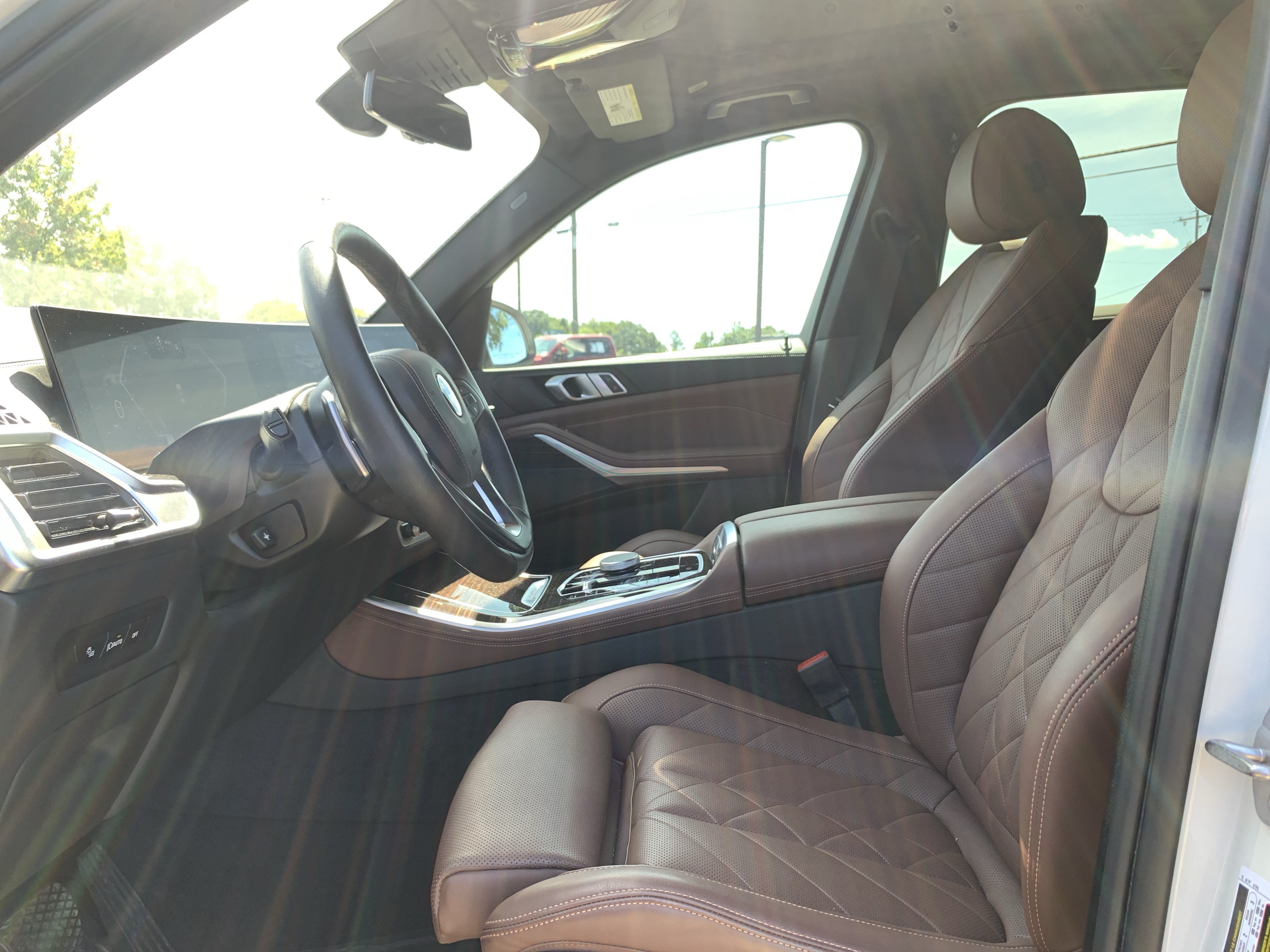 Used 2024 BMW X5 xDrive40i w/ Parking Assistance Package AWD/4WD image 16