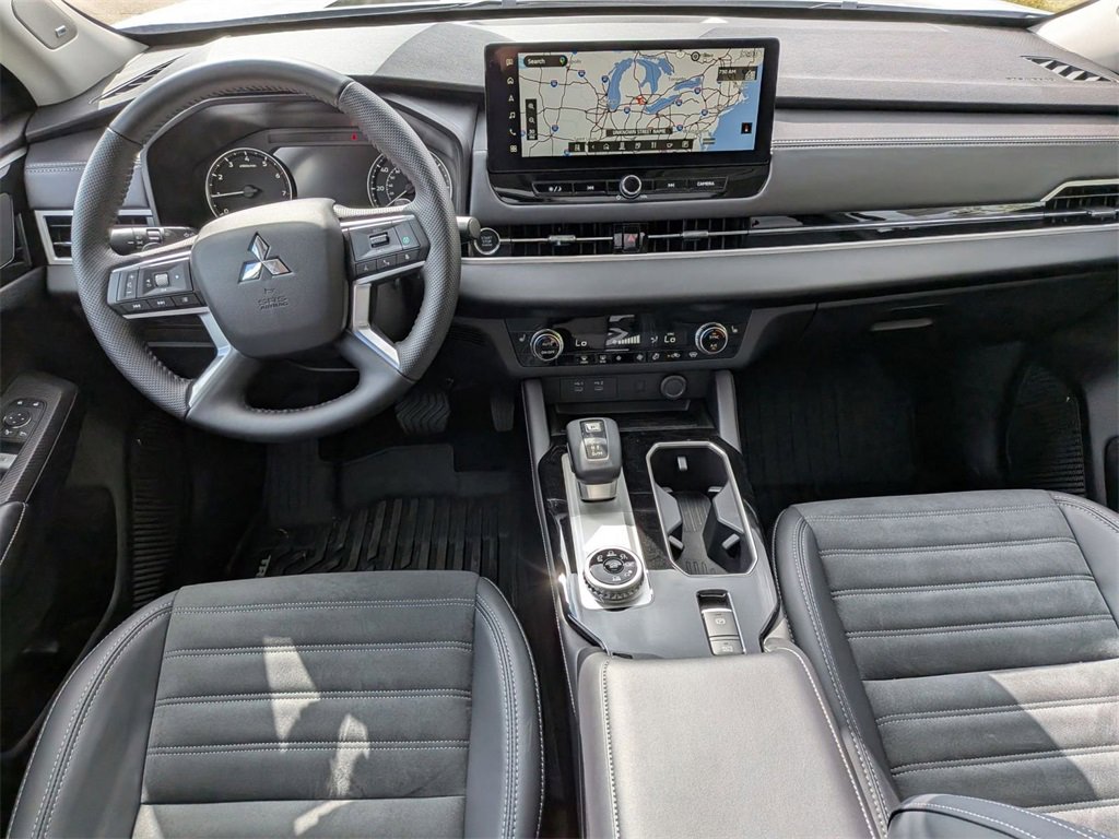 New 2025 Mitsubishi Outlander SE image 28