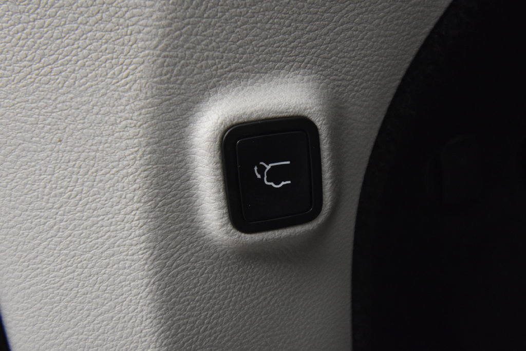Used 2021 Jeep Cherokee Limited w/ Elite Package AWD/4WD image 27