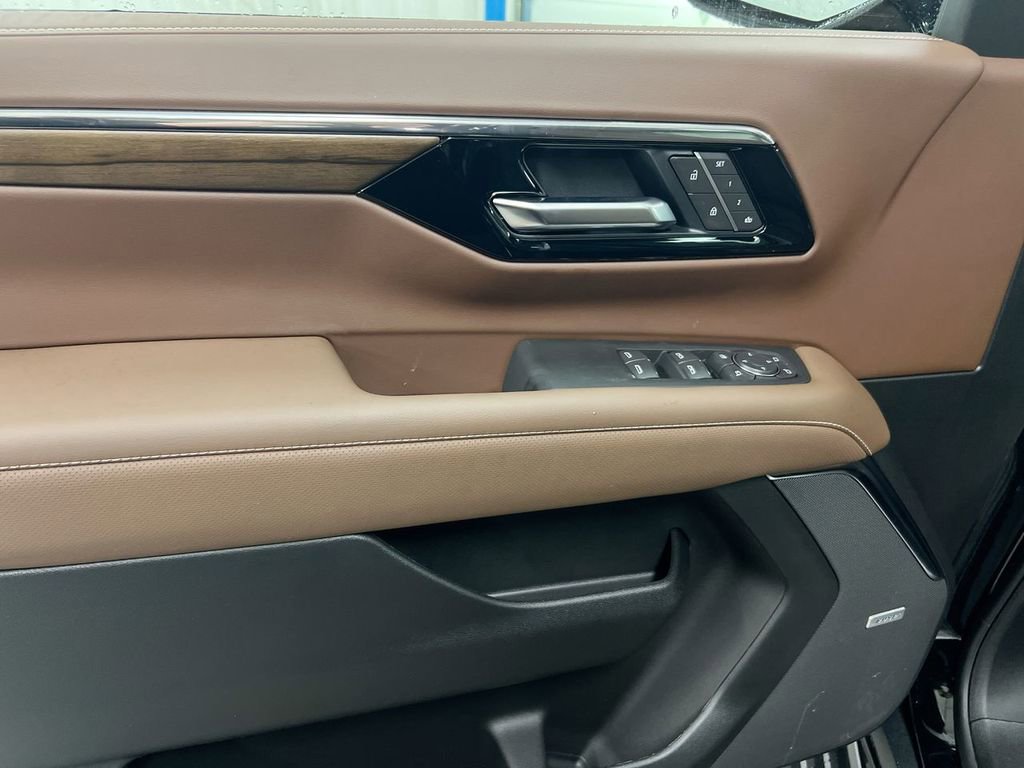 New 2026 Chevrolet Suburban High Country image 22