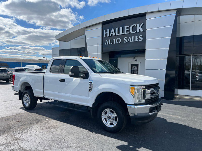 Used 2017 Ford F250 XLT w/ Snow Plow Prep Package image 9