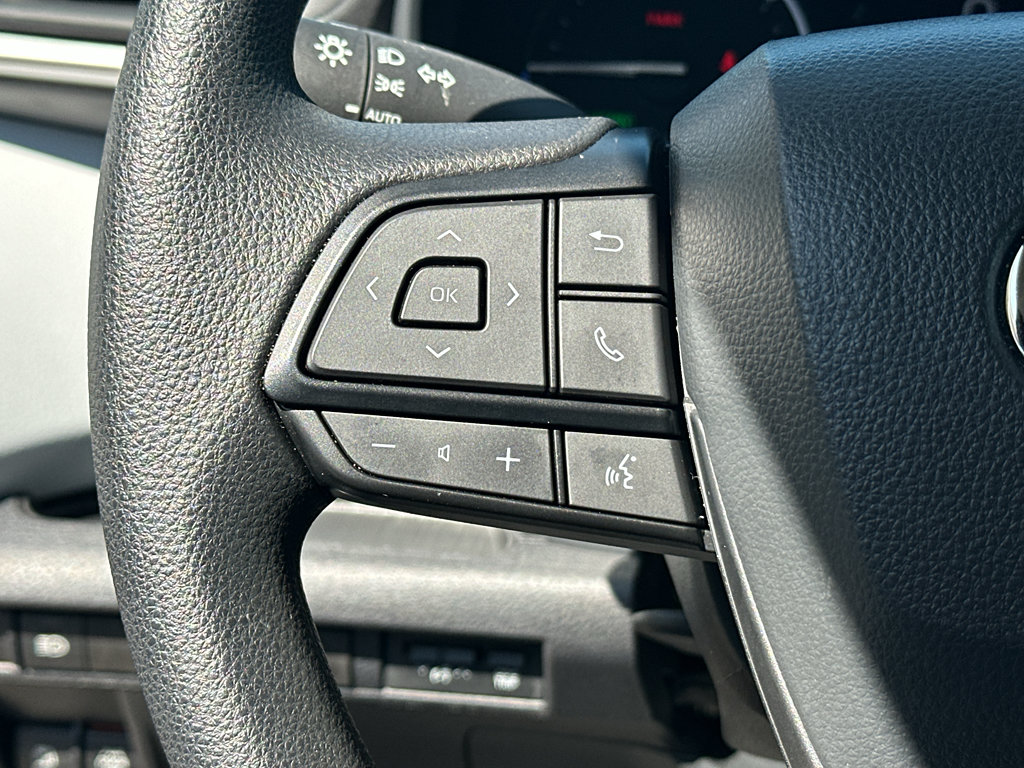 Used 2026 Toyota Sienna LE AWD/4WD image 17