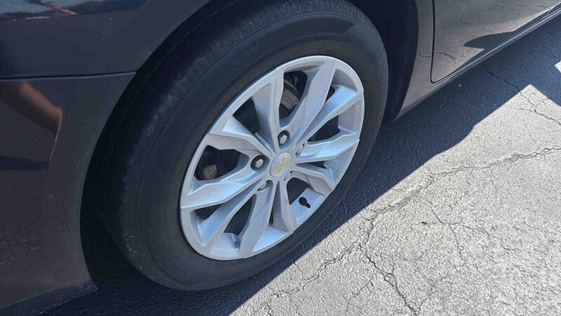 Used 2022 Chevrolet Malibu LT FWD image 9