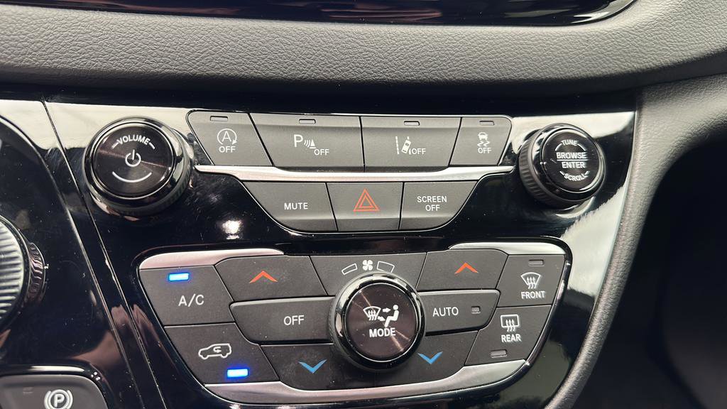 Used 2025 Chrysler Pacifica Select FWD image 21