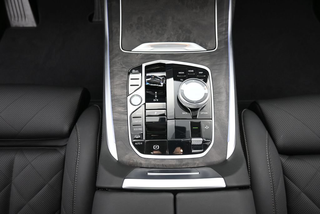 New 2026 BMW X7 xDrive40i w/ Executive Package AWD/4WD image 16