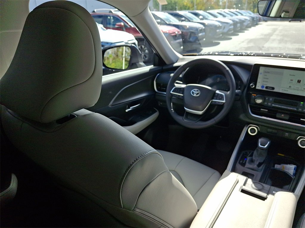 New 2026 Toyota Grand Highlander XLE image 9