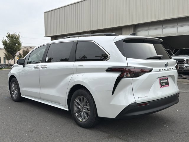 Certified 2025 Toyota Sienna XLE AWD/4WD image 7