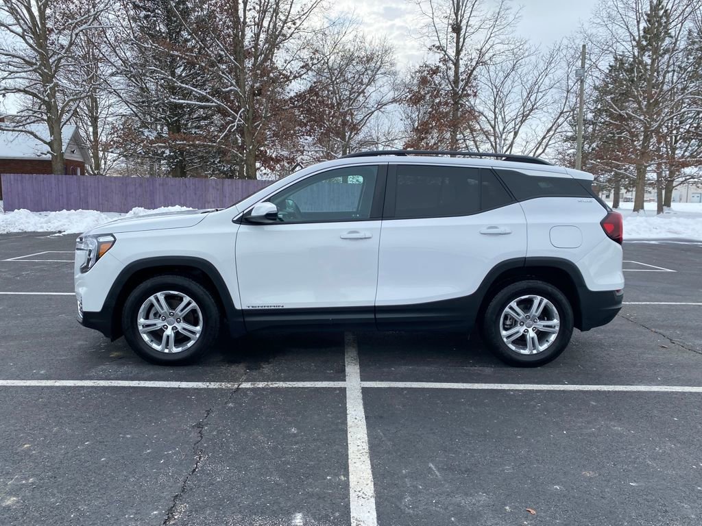 Used 2022 GMC Terrain SLE w/ Driver Convenience Package image 4