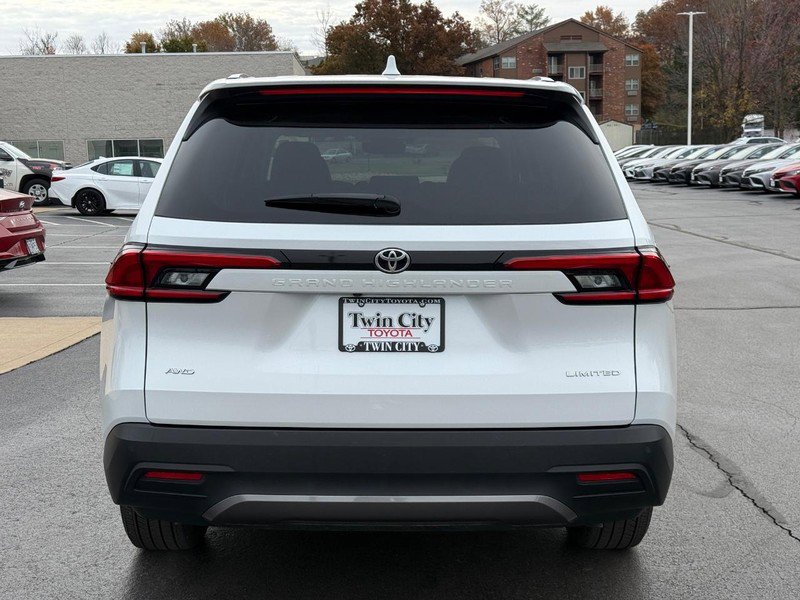 Used 2024 Toyota Grand Highlander AWD image 5
