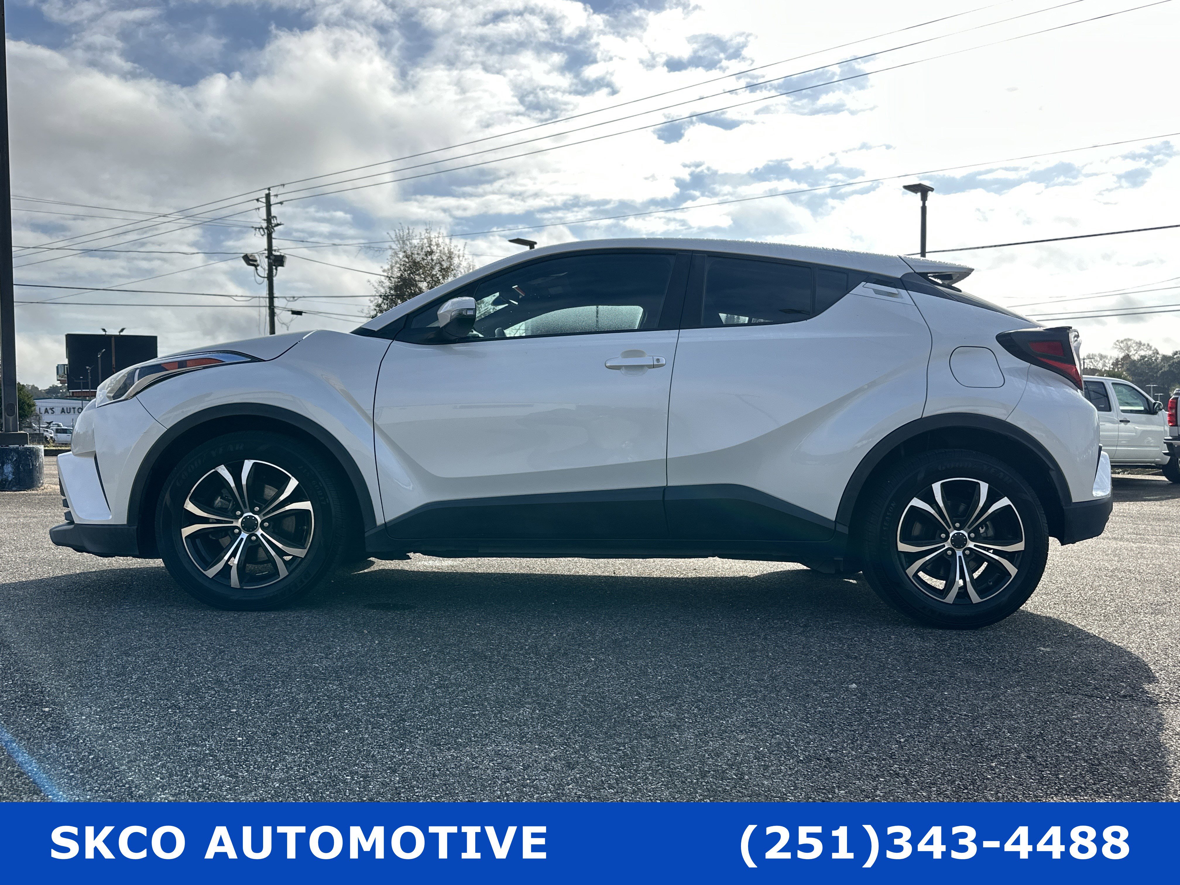 Used 2019 Toyota C-HR LE image 2
