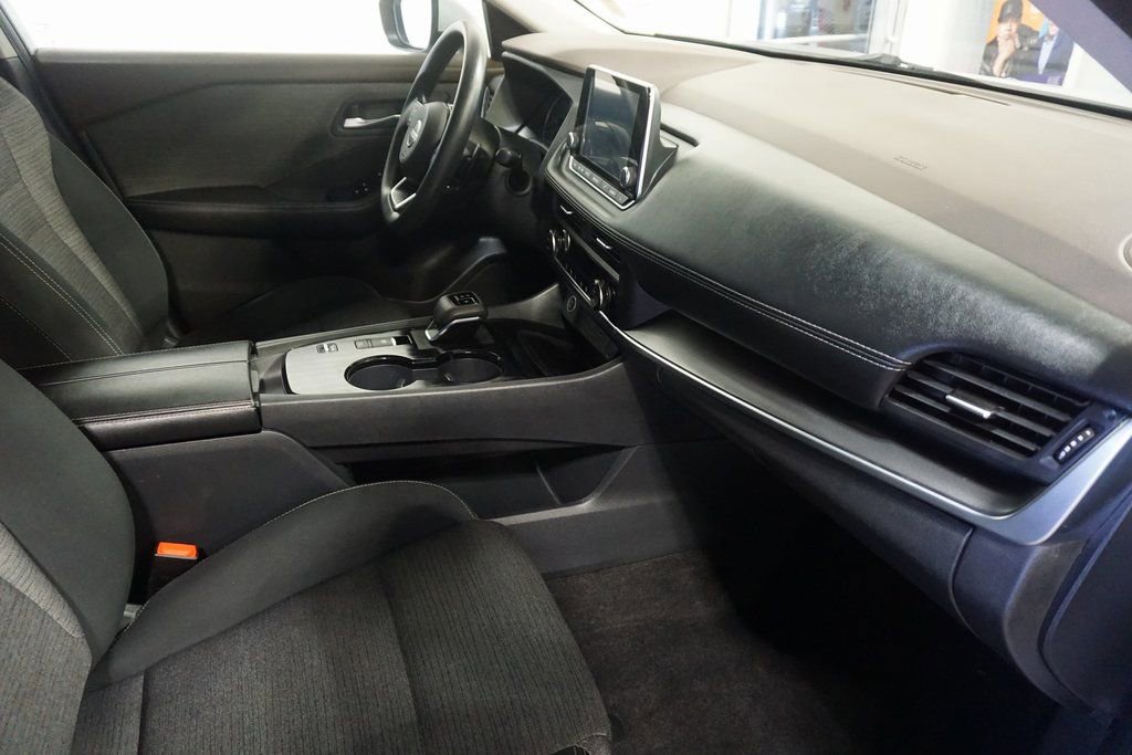 Used 2023 Nissan Rogue SV image 24