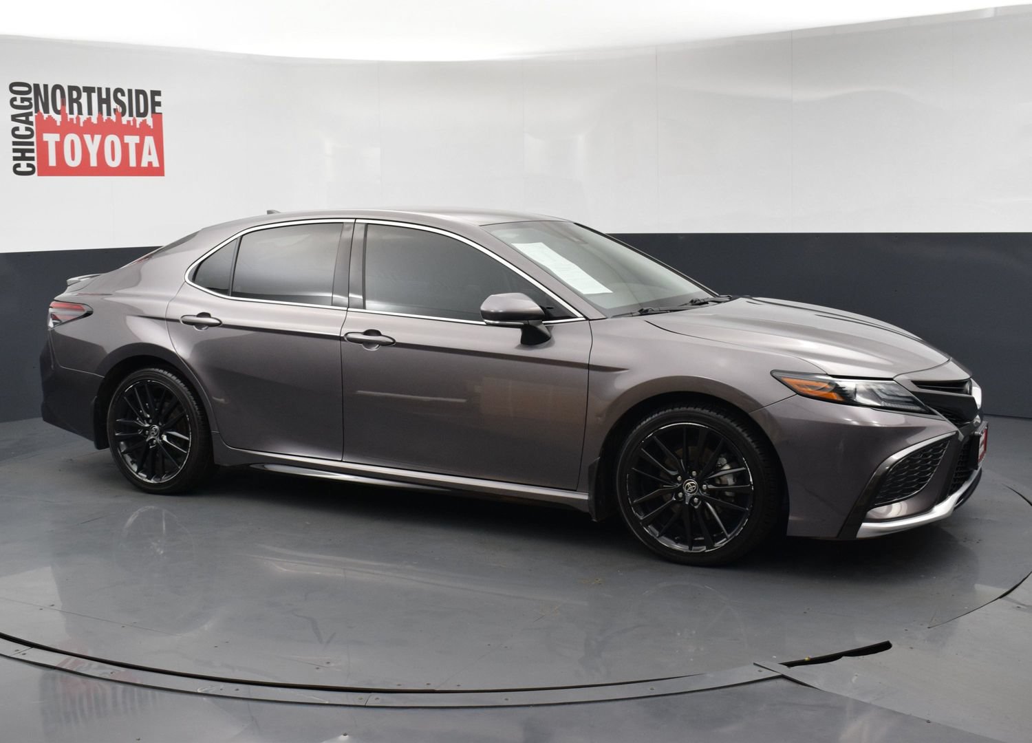 Used 2022 Toyota Camry XSE FWD image 6