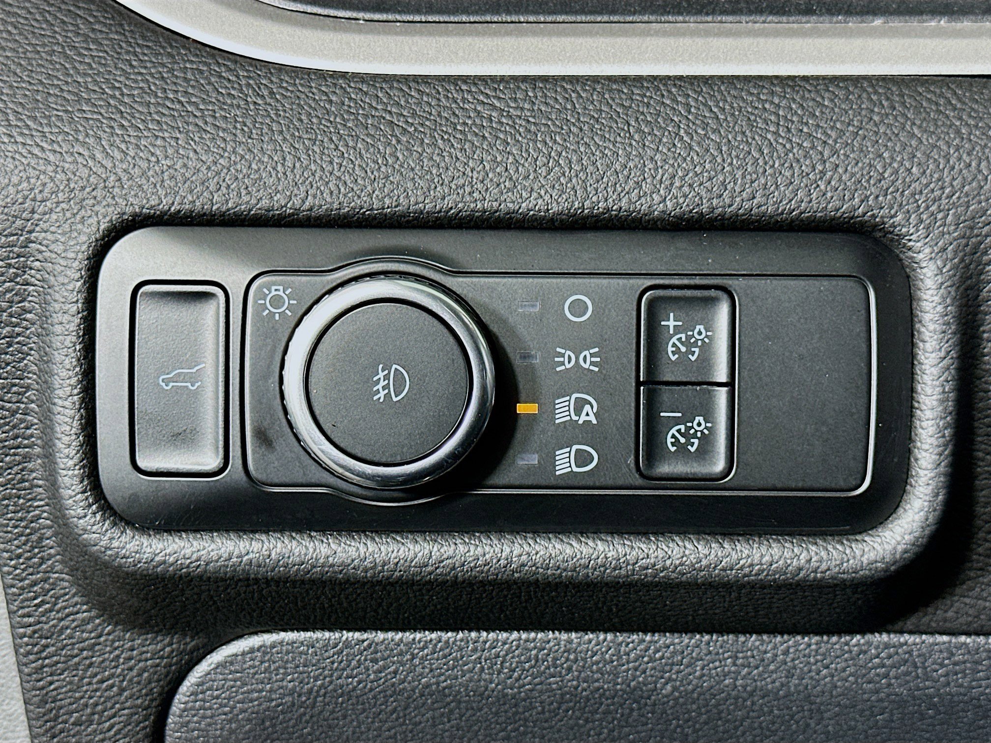 Used 2024 Ford Explorer XLT w/ Equipment Group 202A image 17