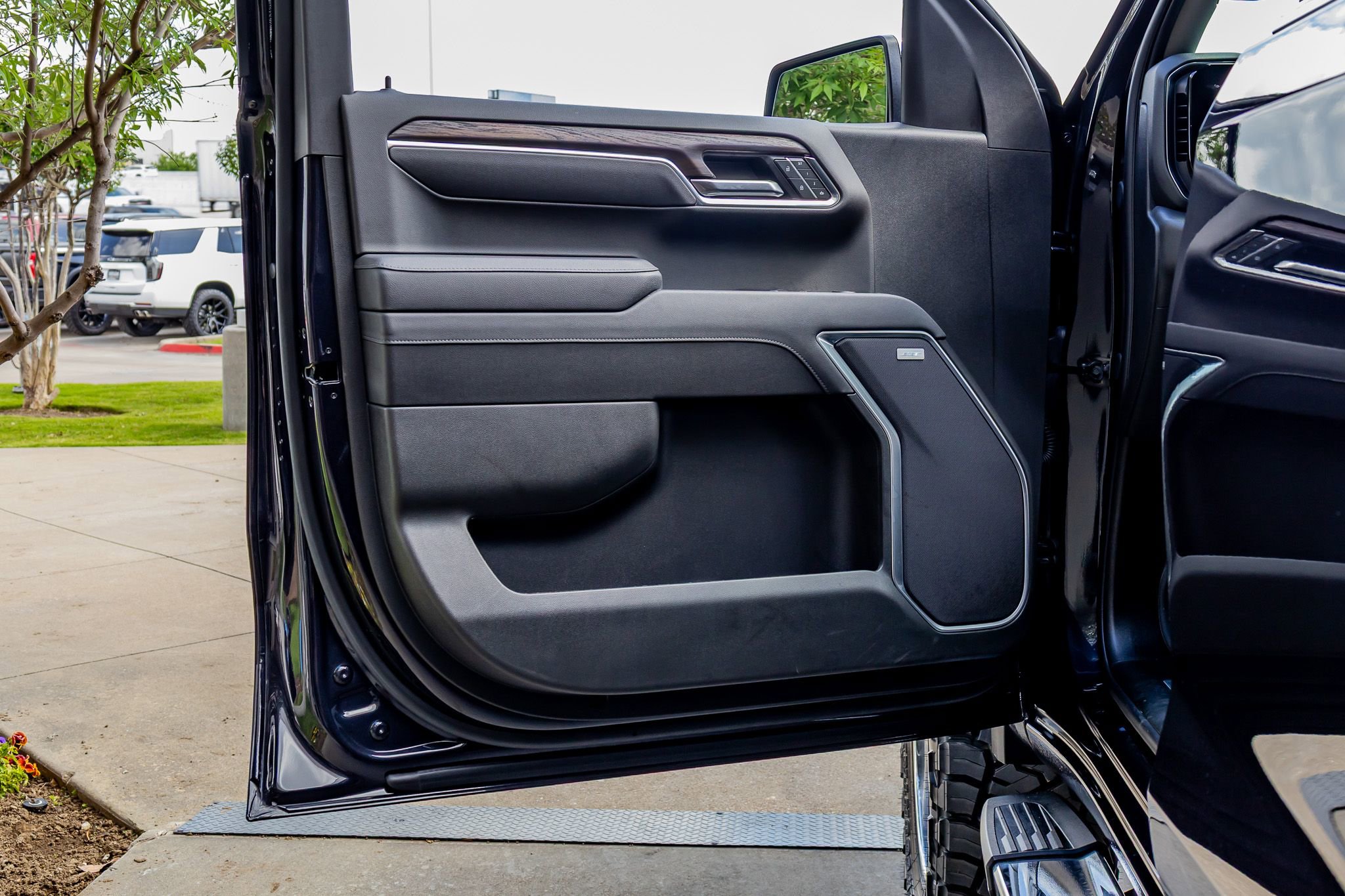 Used 2026 GMC Sierra 1500 SLT w/ SLT Premium Plus Package image 36