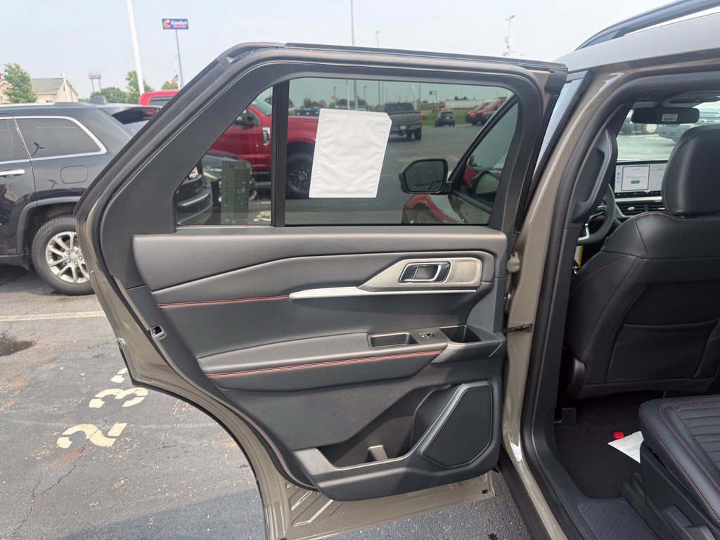New 2026 Ford Explorer ST-Line w/ ST-Line Street Pack AWD/4WD image 32
