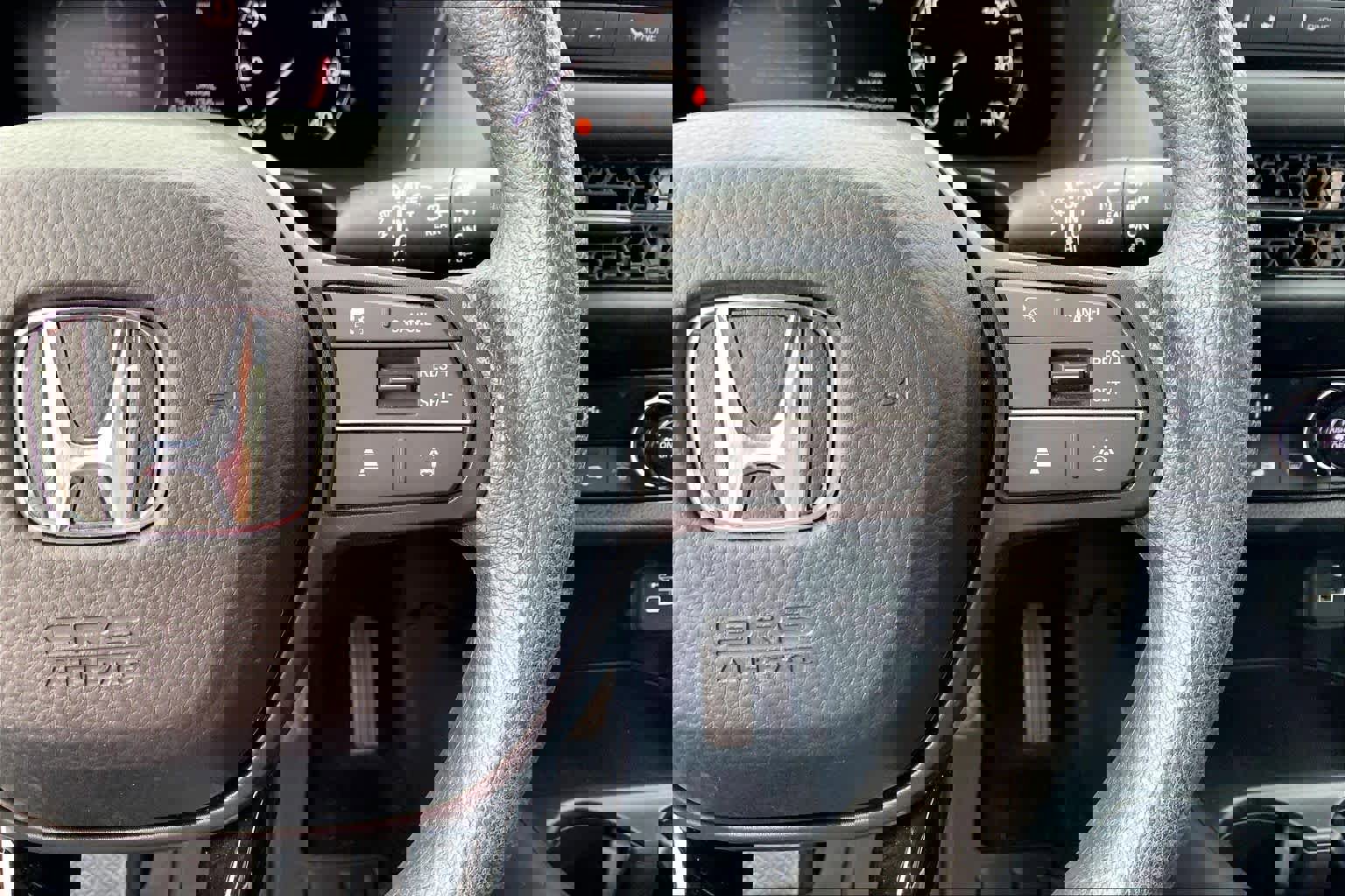 Used 2025 Honda HR-V LX image 25