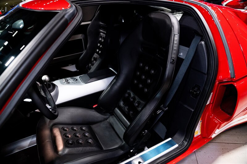 Used 2005 Ford GT RWD image 23