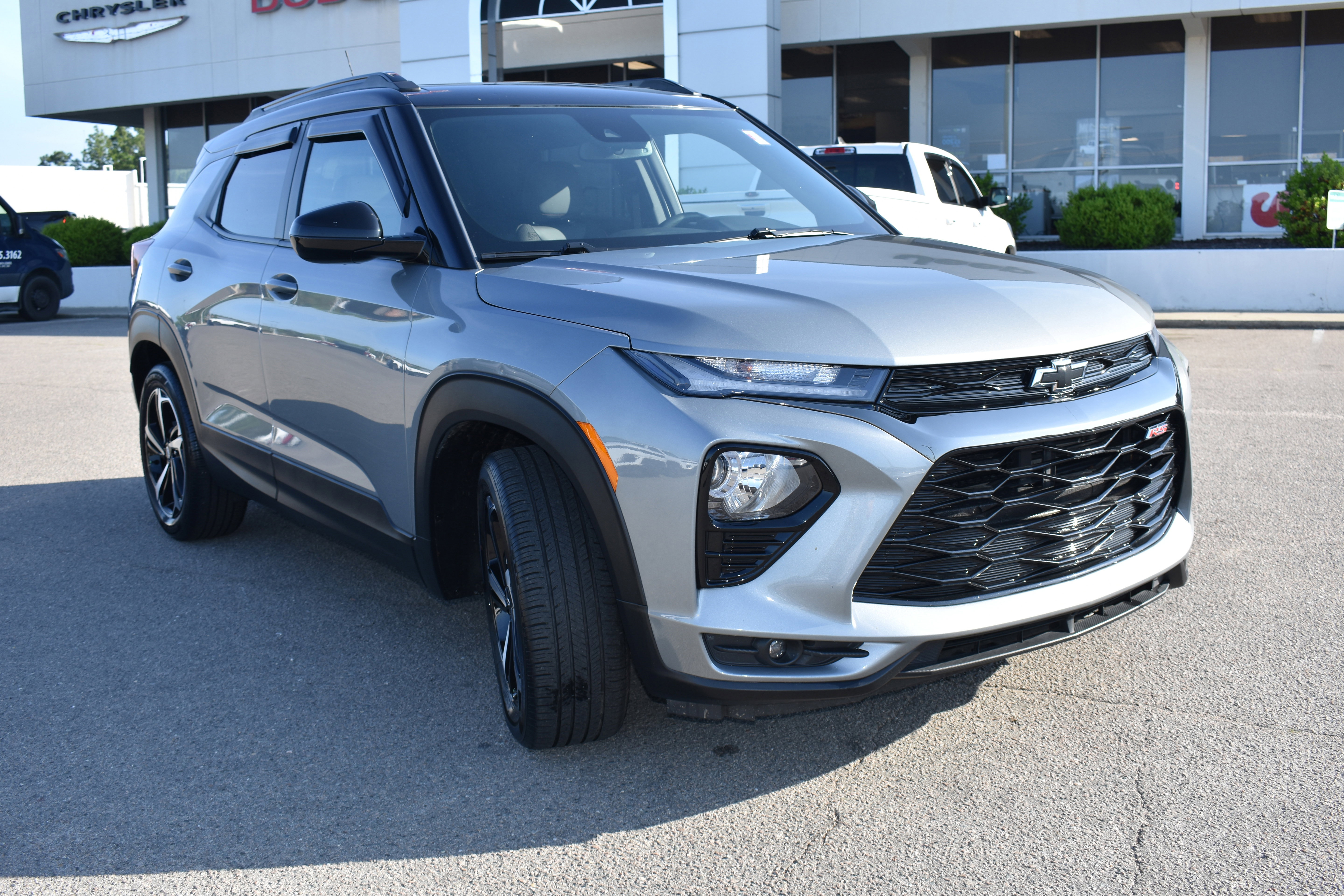 Used 2023 Chevrolet TrailBlazer RS w/ Sun and Liftgate Package FWD image 3