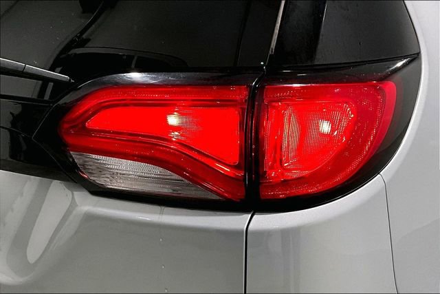 Used 2022 Chrysler Voyager LX image 24