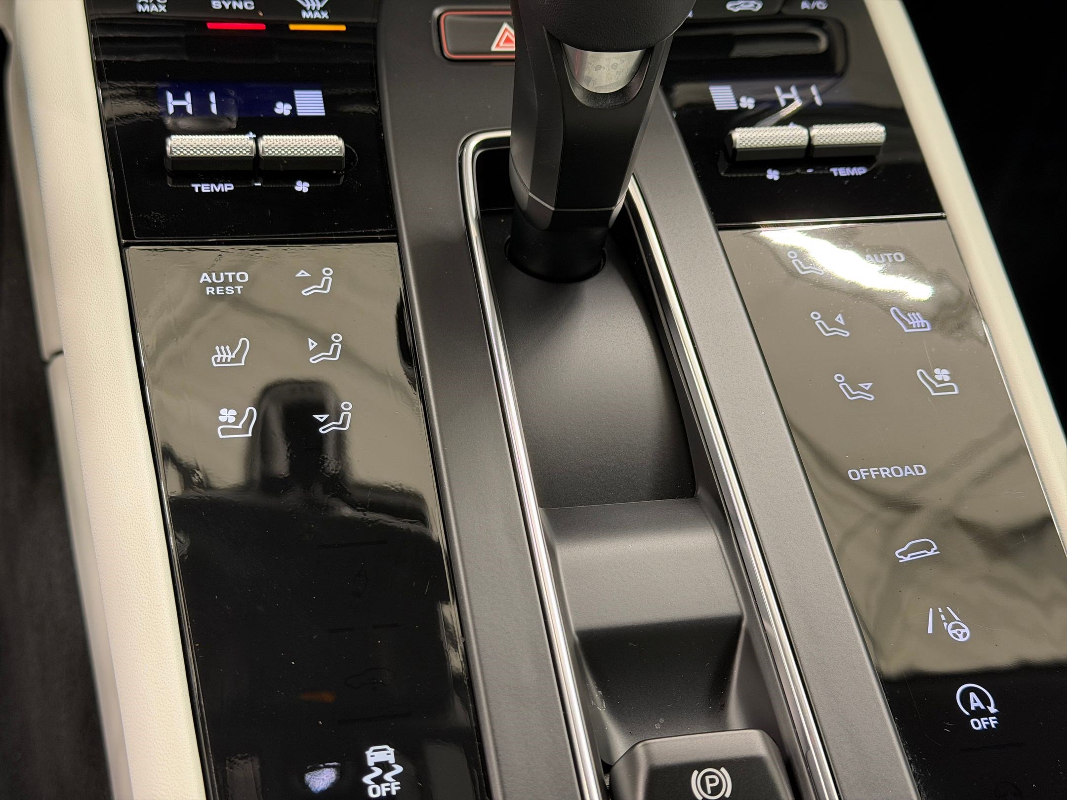 Used 2025 Porsche Macan image 21