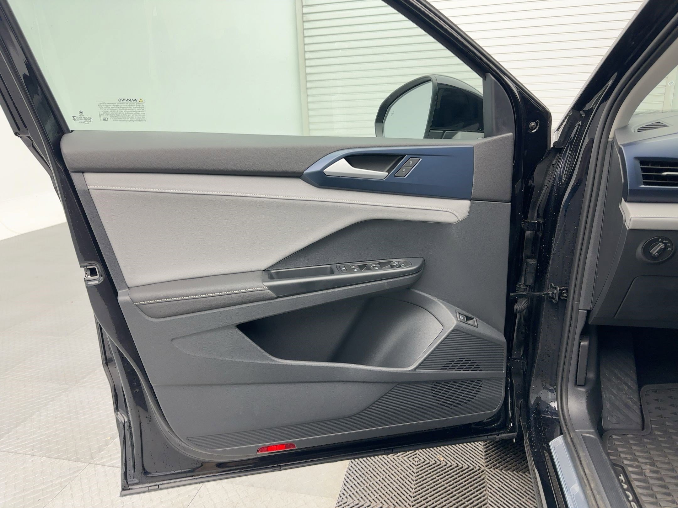 Used 2024 Volkswagen Taos SE image 20