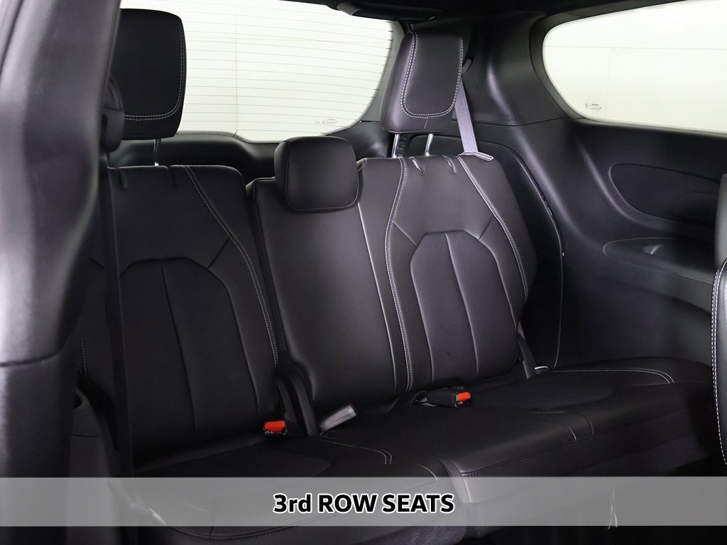 Used 2025 Chrysler Pacifica Select image 8