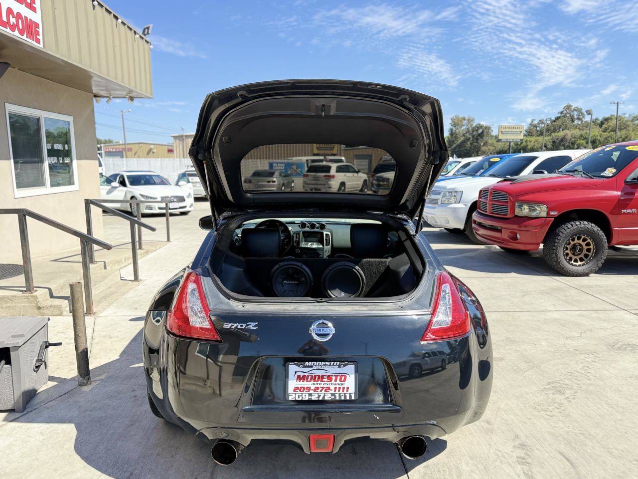 Used 2009 Nissan 370Z Touring RWD image 5
