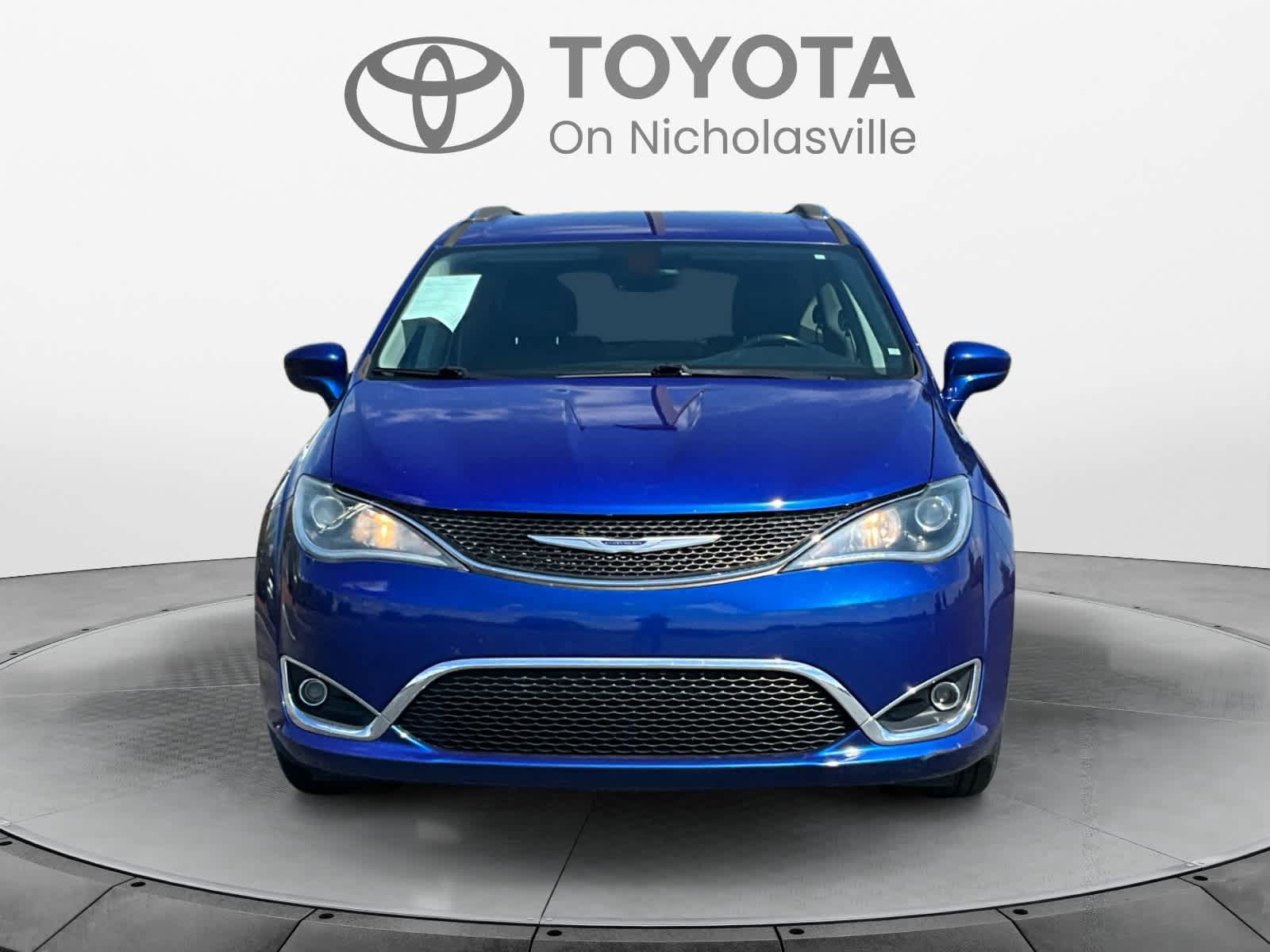 Used 2019 Chrysler Pacifica Touring-L Plus FWD image 8