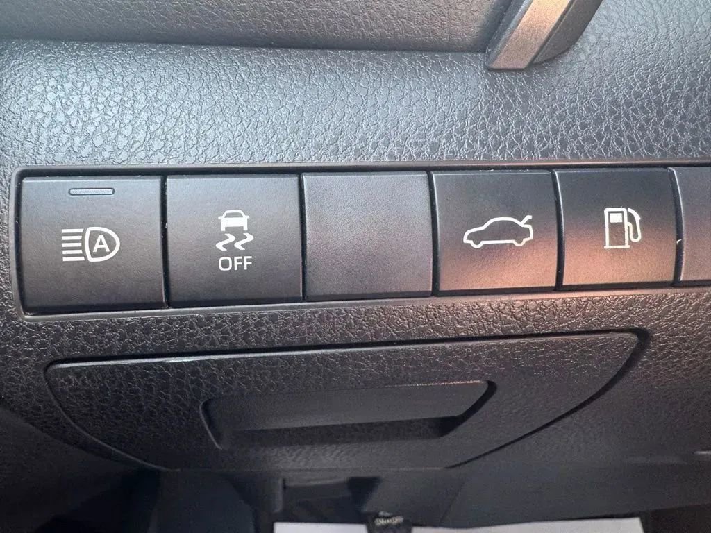 Used 2018 Toyota Camry SE FWD image 22