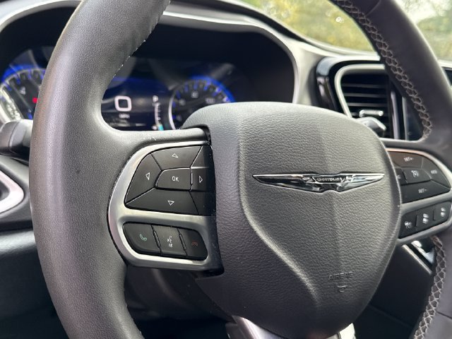 Used 2025 Chrysler Pacifica Select FWD image 12