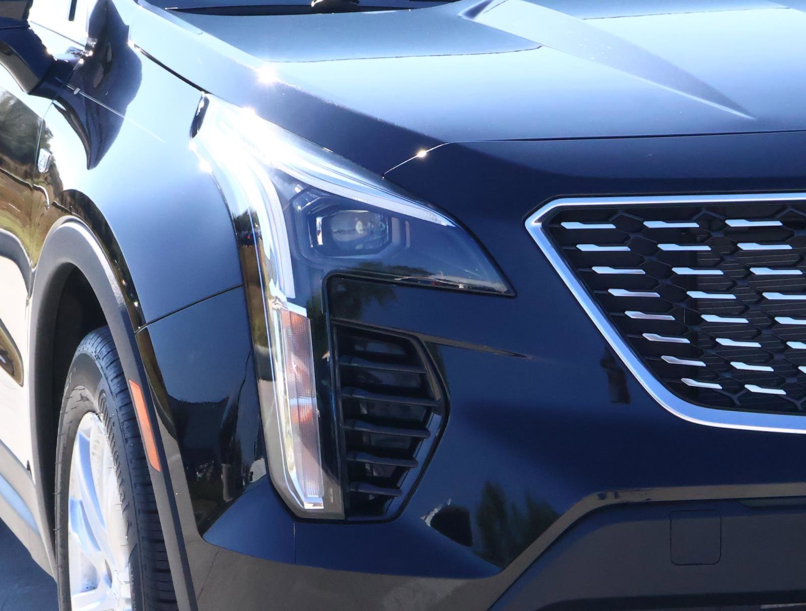Used 2023 Cadillac XT4 Luxury w/ Cold Weather Package image 9