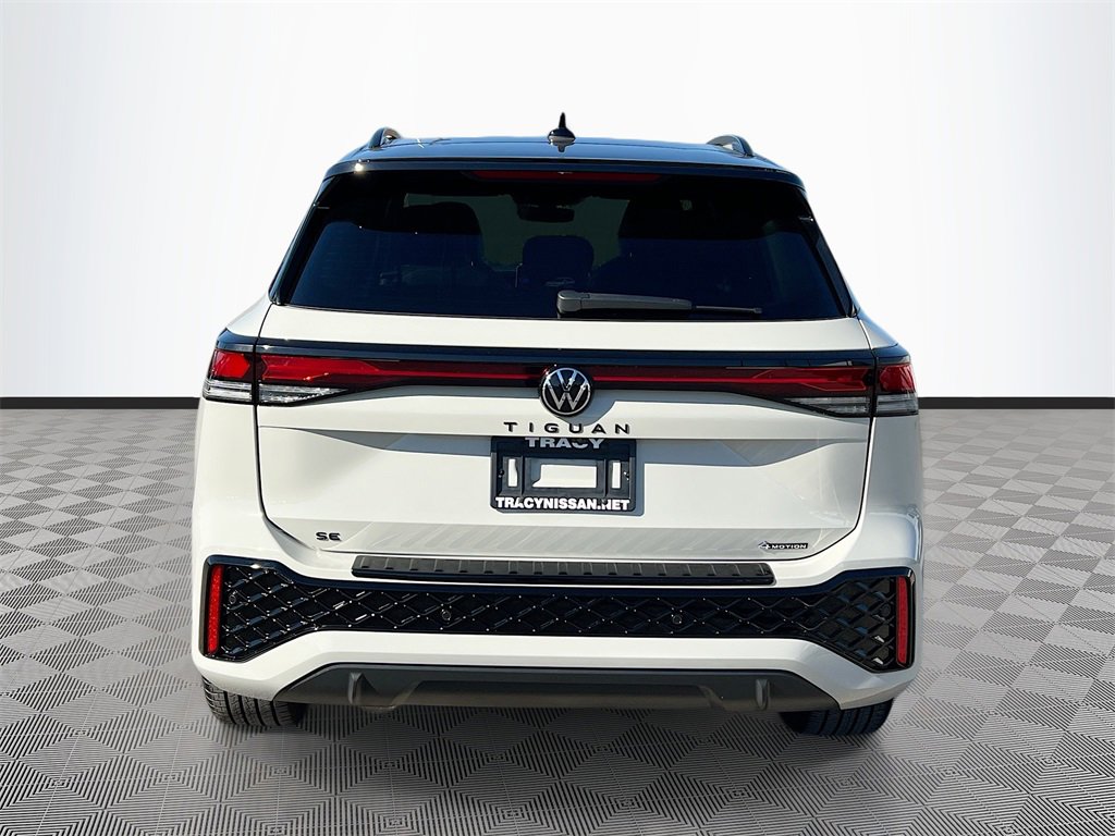 Used 2025 Volkswagen Tiguan SE R-Line image 6