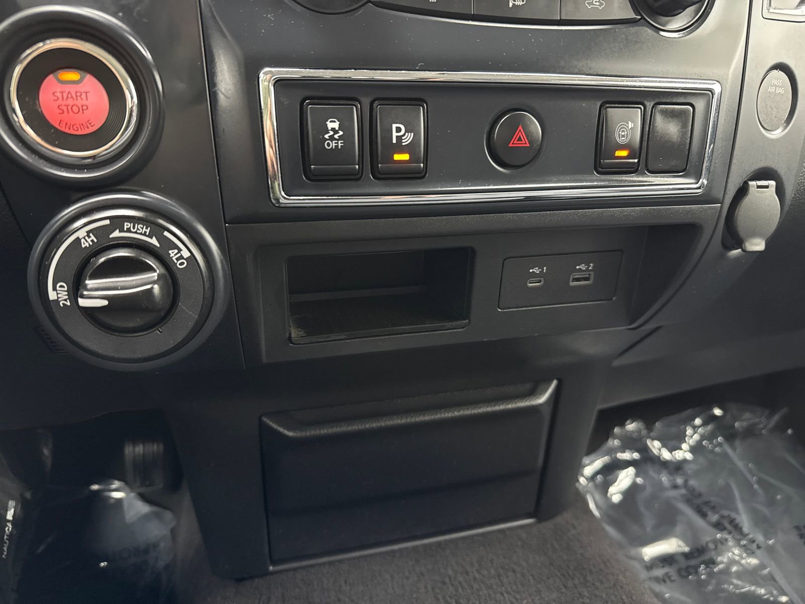 Used 2022 Nissan Titan SV AWD/4WD image 31