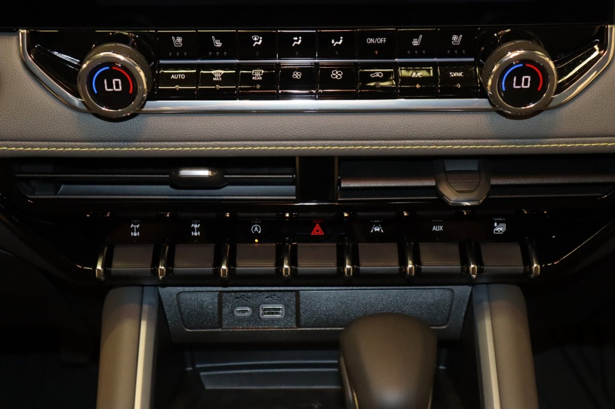 Used 2025 Chevrolet Colorado ZR2 w/ ZR2 Bison Edition image 19