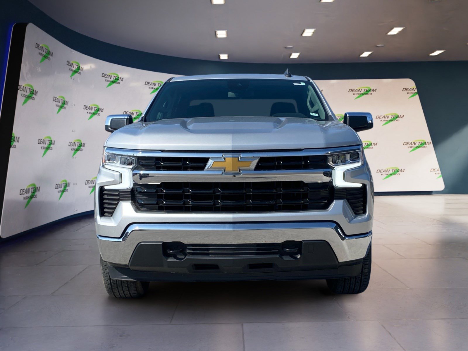 Used 2022 Chevrolet Silverado 1500 LT AWD/4WD image 2