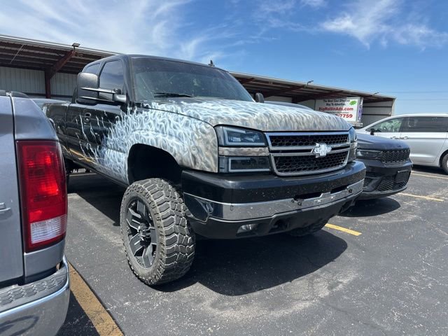 Used 2006 Chevrolet Silverado 2500 LT w/ Onstar Plus Package AWD/4WD image 1