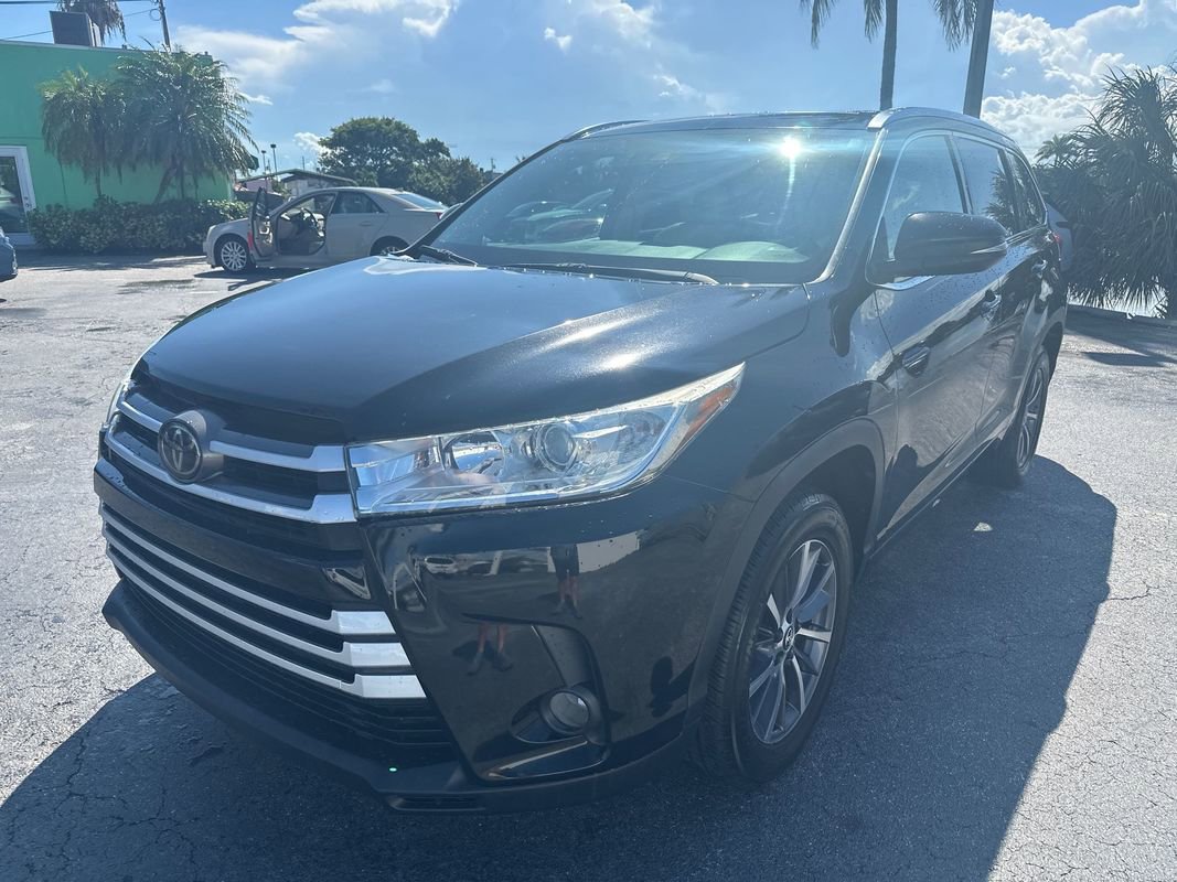 Used 2017 Toyota Highlander XLE image 1